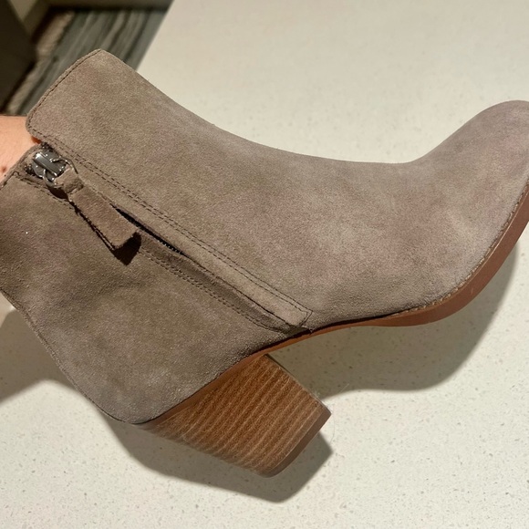 Nine West beige suede boots size 9 - Picture 9 of 10